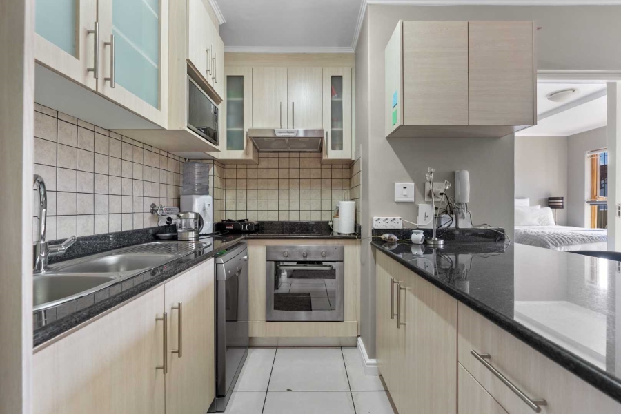 To Let 1 Bedroom Property for Rent in Sea Point Western Cape
